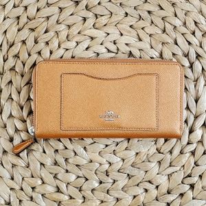 COACH Accordion Zip Wallet NWT